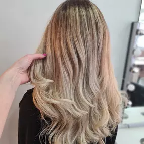 Bild von AurA Hair and Beauty