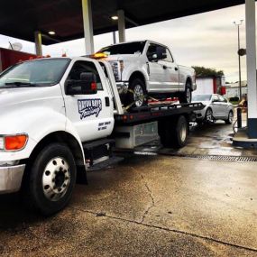 Looking for a trustworthy towing company? Call us!