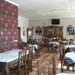 hostal-cabanas-restaurante-02.jpg