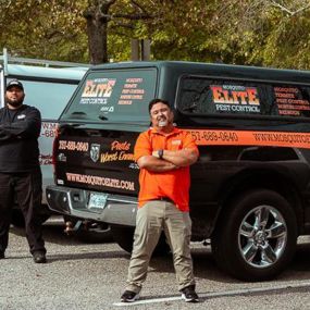 Mosquito Elite Pest Control team picture with trucks