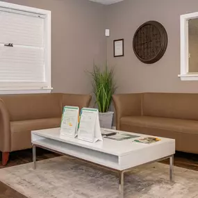 STR Behavioral Health – Bucks County: A lounge area at our mental health and addiction outpatient center.