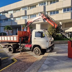 Excavaciones_y_transportes_Meis_Camion_con_cesto.jpg