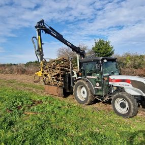 Excavaciones_y_transportes_Meis_tractor_pluma.jpg