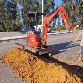 Excavaciones_y_transportes_Meis_miniexcavadora.jpg