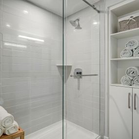 Elegant Bathrooms with Designer Finishes at Everly Luxury Apartments in Naples FL