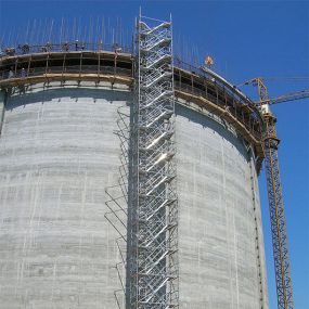 CEMENT INDUSTRIAL SCAFFOLDING
PROVIDING IMPROVED SAFETY AND LABOR PRODUCTIVITY IN THE CEMENT INDUSTRY
The name Layher is synonymous with unsurpassed versatility, flexibility, and safety, offering a range of products for the cement industry