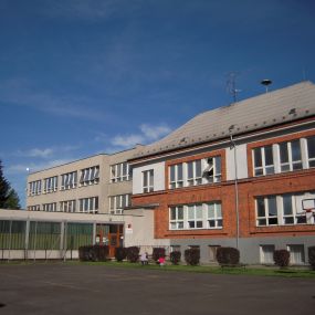 budova školy pracoviště ulice Dukelská, Šenov u N.J.
