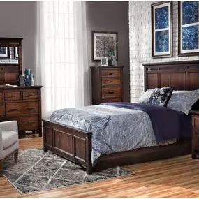 Wolf Creek Queen Panel Bed