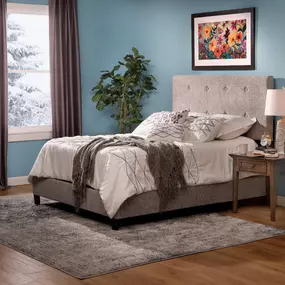 Hermosa Upholstered Queen Bed