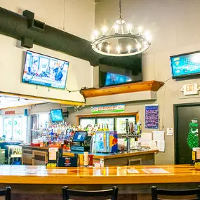 Looking for a place to enjoy pizza, chicken wings and a cold brew, while watching sports on TV? At Musketeers Bar & Grill, you'll find delicious food, over 100 beers, a full bar, and Ohio sports.
Known for our legendary pizza and jumbo wings, we take bar food to the next level! We make everything from scratch, including our savory pizza sauce and more than a dozen zesty chicken wing sauces. You won't find any bigger or tastier chicken wings in Northeast Ohio. We oven roast our wings then fry the