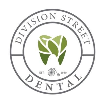 Logo da Division Street Dental
