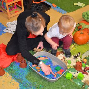 Bild von Newbank House Day Nursery & Out of School Club