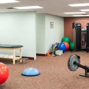Bedford Fitness offers physical therapy, personal training, and massage—all in one location. We’re your go-to source for overall health and wellness.

Are you recovering from surgery or an injury? We can get you back in tip-top shape. Is your goal weight loss? We can help you shed pounds. Are you training for a marathon? We can help build your stamina and give you a competitive edge. Do you want to achieve a healthier lifestyle? We can help with that, too.

Our physical therapist works with you 
