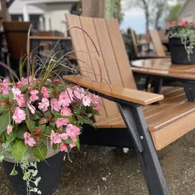 Bild von Swiss Country Lawn and Crafts