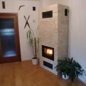 teplovzdušné a teplovodní krby