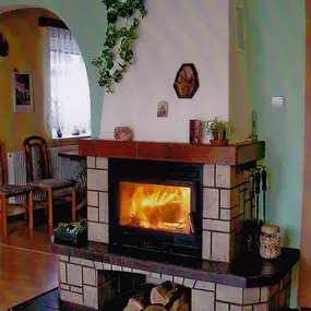 teplovzdušné a teplovodní krby