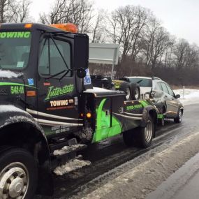 Stuck on the side of the road? Call now a tow!