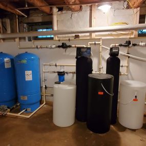 Well tank, water treatment installation