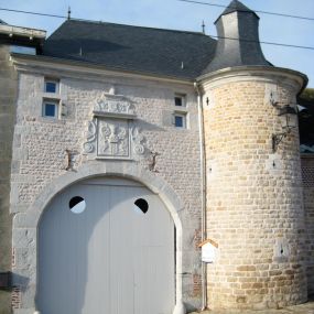 Restauration toiture et double porte en bois peint Goebels Menuiserie