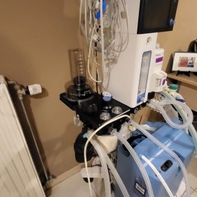 Anesthésie gazeuse avec ventilation assistée du patient