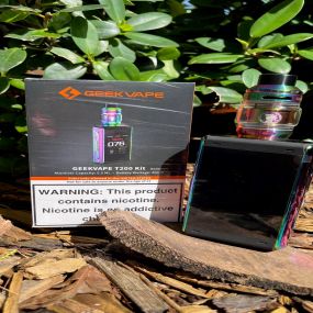 GEEKVAPE T200 (Aegis Touch) with a large 2.4-inch full touch screen that vividly displays 4 dynamic UI themes. The brand new Z coils allow double service life of up to 60ml.