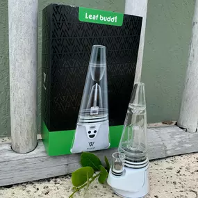 Wuukah Electronic Rig Vaporizer With Extra Glass	
Features  Central conduction heating, with three types of conduction cups: titanium, quartz & ceramic.