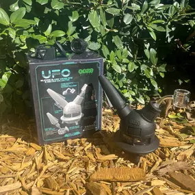 Ooze UFO silicon dishwasher safe Water pipe and nectar collector with attachments  - black