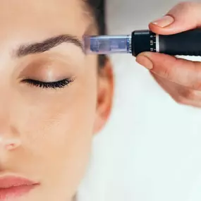 Hey there, Glow-Getter! Check Out That HydraFacial Glow! ✨
This groundbreaking treatment cleanses, exfoliates, extracts, and hydrates, leaving your skin radiant, revitalized, and oh-so-smooth.????