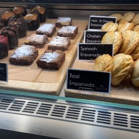 Get to know our location in Doral, Florida.
Pastries & coffee: End your day with a sweet treat, with our artisanal cakes and our premium coffee. All our cakes are made with natural and fresh ingredients, and baked with love and care.