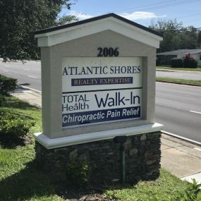 Total Health of Vero Beach Sign