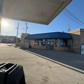 Bild von CoinFlip Bitcoin ATM - Liquor Tobacco & Gas (Dubuque)