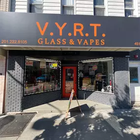 Bild von CoinFlip Bitcoin ATM - V.Y.R.T. Glass and Vapes, Kratom, CBD and Hookah Store (Jersey City)