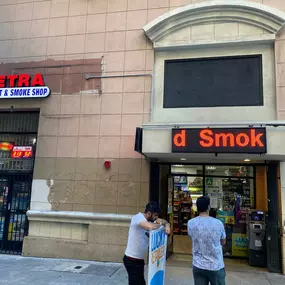 Bild von CoinFlip Bitcoin ATM - Petra Market and smoke shop (Los Angeles)