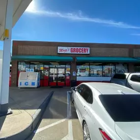 Bild von CoinFlip Bitcoin ATM - Mom's Grocery (Austin)