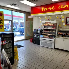 Bild von CoinFlip Bitcoin ATM - Rozi's Market (Visalia)