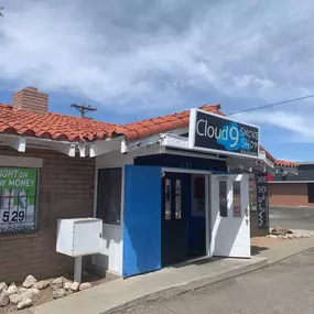 Bild von CoinFlip Bitcoin ATM - Cloud 9 Smoke Shop (Albuquerque)