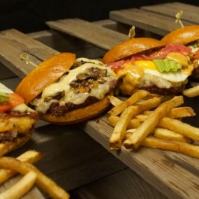 Bild von Aioli Gourmet Burgers - Fry's Location