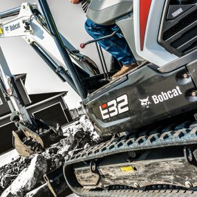 Bobcat hydraulic clamp on an e32 excavator