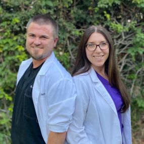 Meet the owners of El Paseo Animal Hospital, Dr. David Jeffrey, and Dr. Rachel Jeffrey.