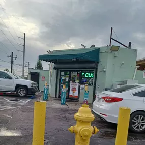 Bild von CoinFlip Bitcoin ATM - La Esquina Cubana Grocers (Miami)