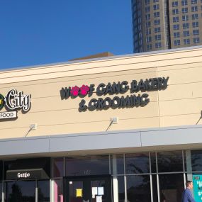 Woof Gang Bakery & Grooming Tanglewood is is a locally owned family operated business in Texas. We are a one-stop pet store offering a personalized customer experience to every visitor that walks through our door.