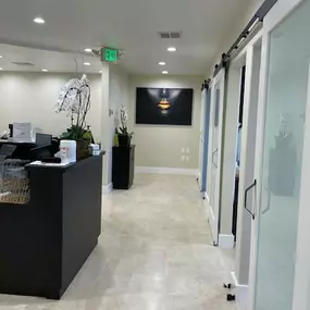 Signature Smiles - Dentist office in Encino