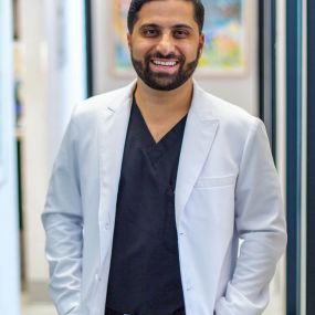 Dr. Sam Harouni – Oral surgeon in Beverly Hills CA