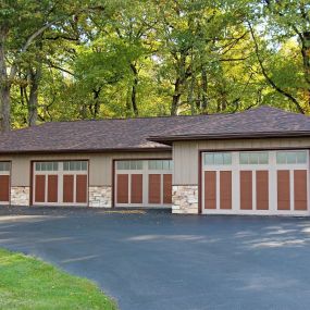 A beautiful home in Sauk Valley with new garage doors installed by Raynor Door Authority