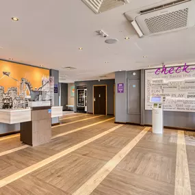 Premier Inn Bury St Edmunds North (A14) reception