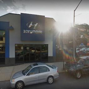Lynnes Hyundai Front of Dealership