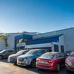 Lynnes Hyundai Storefront