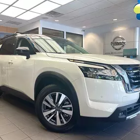 Lynnes Nissan City Showroom