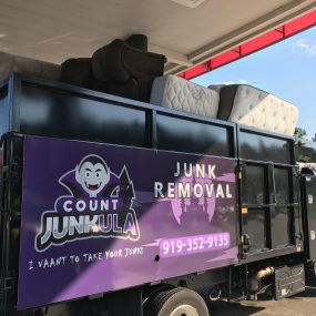 Count Junkula truck with mattresses