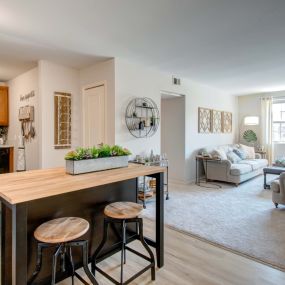 Arlington|
kitchen/Dining